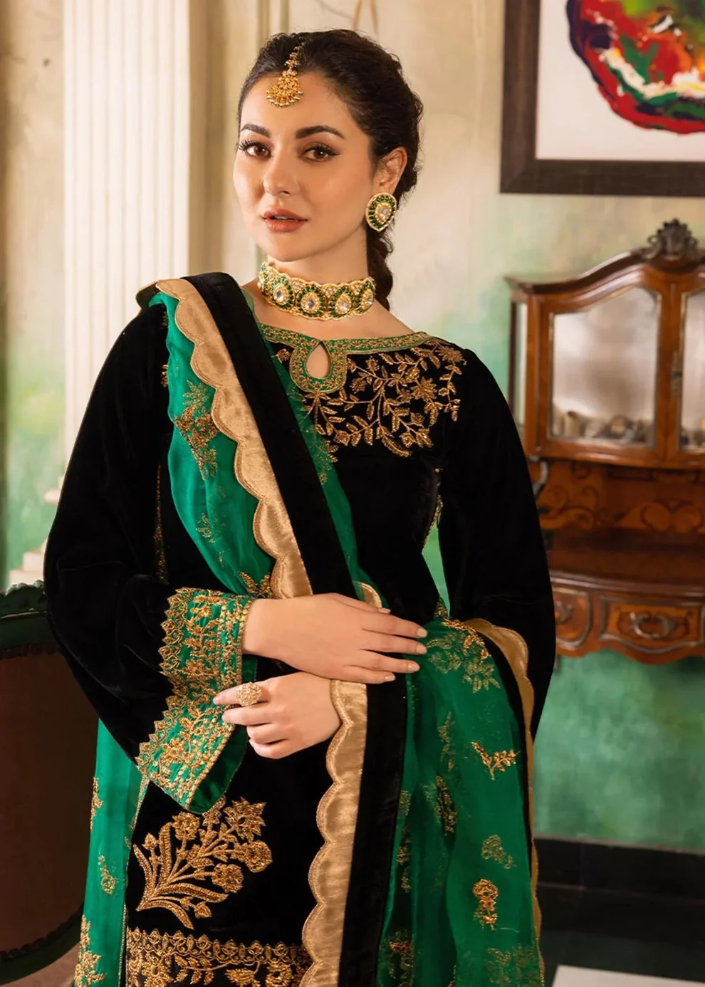 Unstitched 3 PEC Heavy Embroidered Velvet Suit With Four Sided Embroidered Organza Dupatta - Image 2